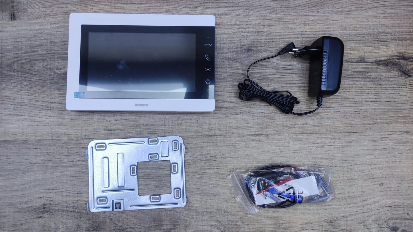Bticino 333253 Inneneinheit für Video-Türsprechanlage, 7 Zoll (17,8 cm), I30553