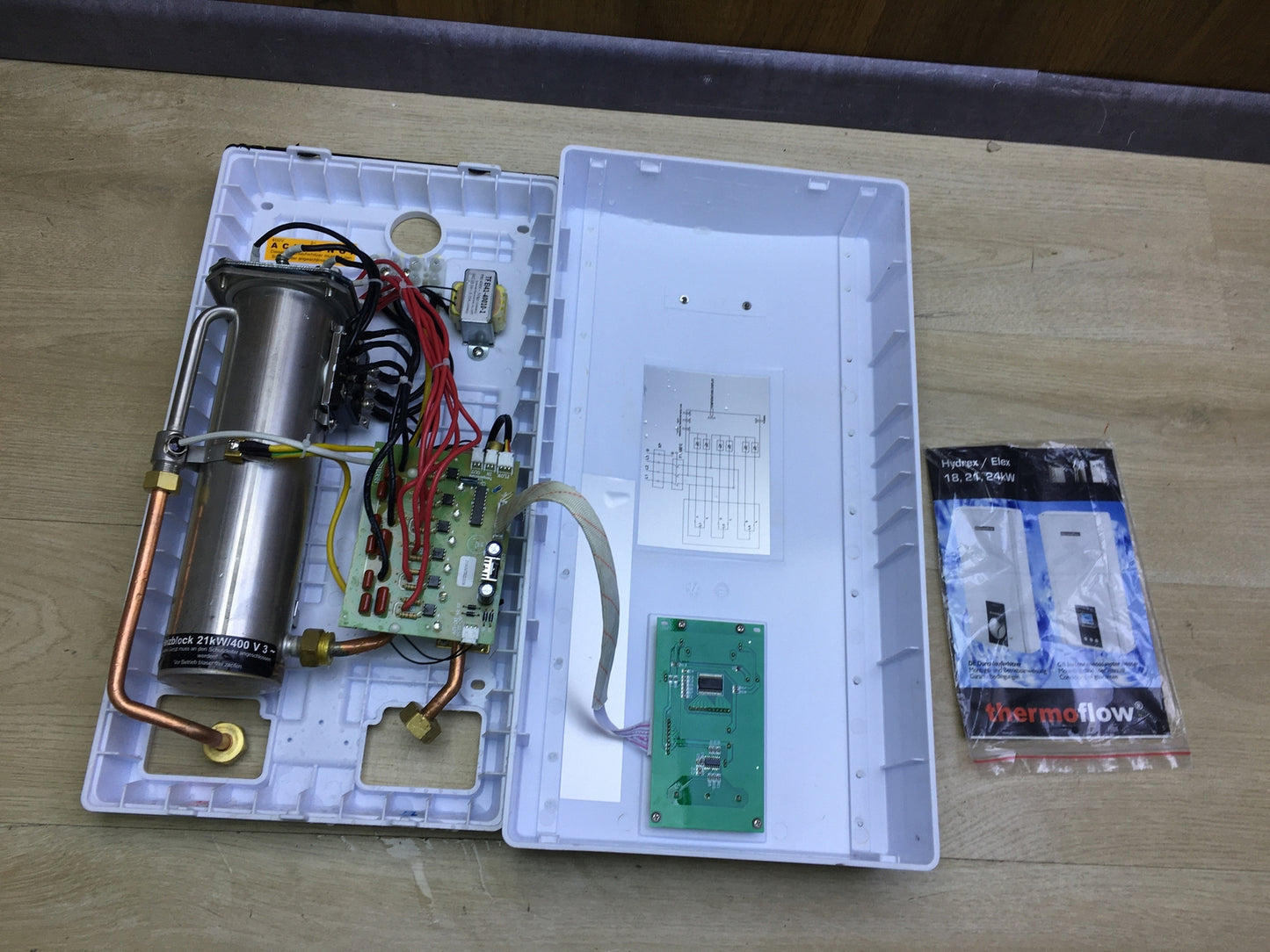 Thermoflow ELEX21 instantaneous water heater, 400 V, EEK:A, I31251