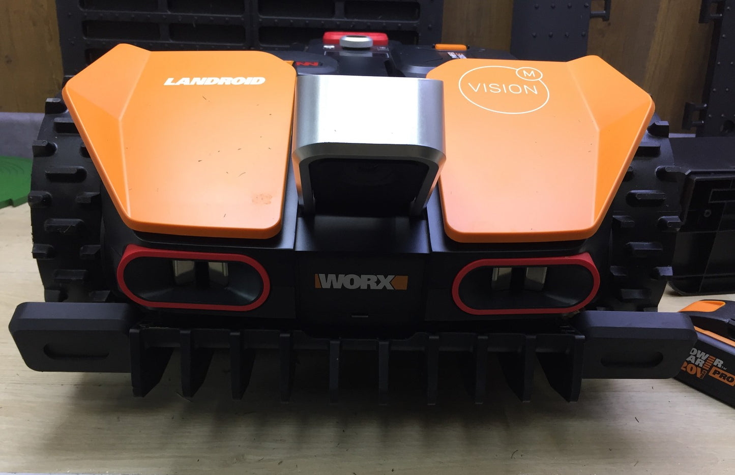 WORX Landroid Vision M800 robotic lawnmower WR208E.1 for gardens up to 800m², I33367