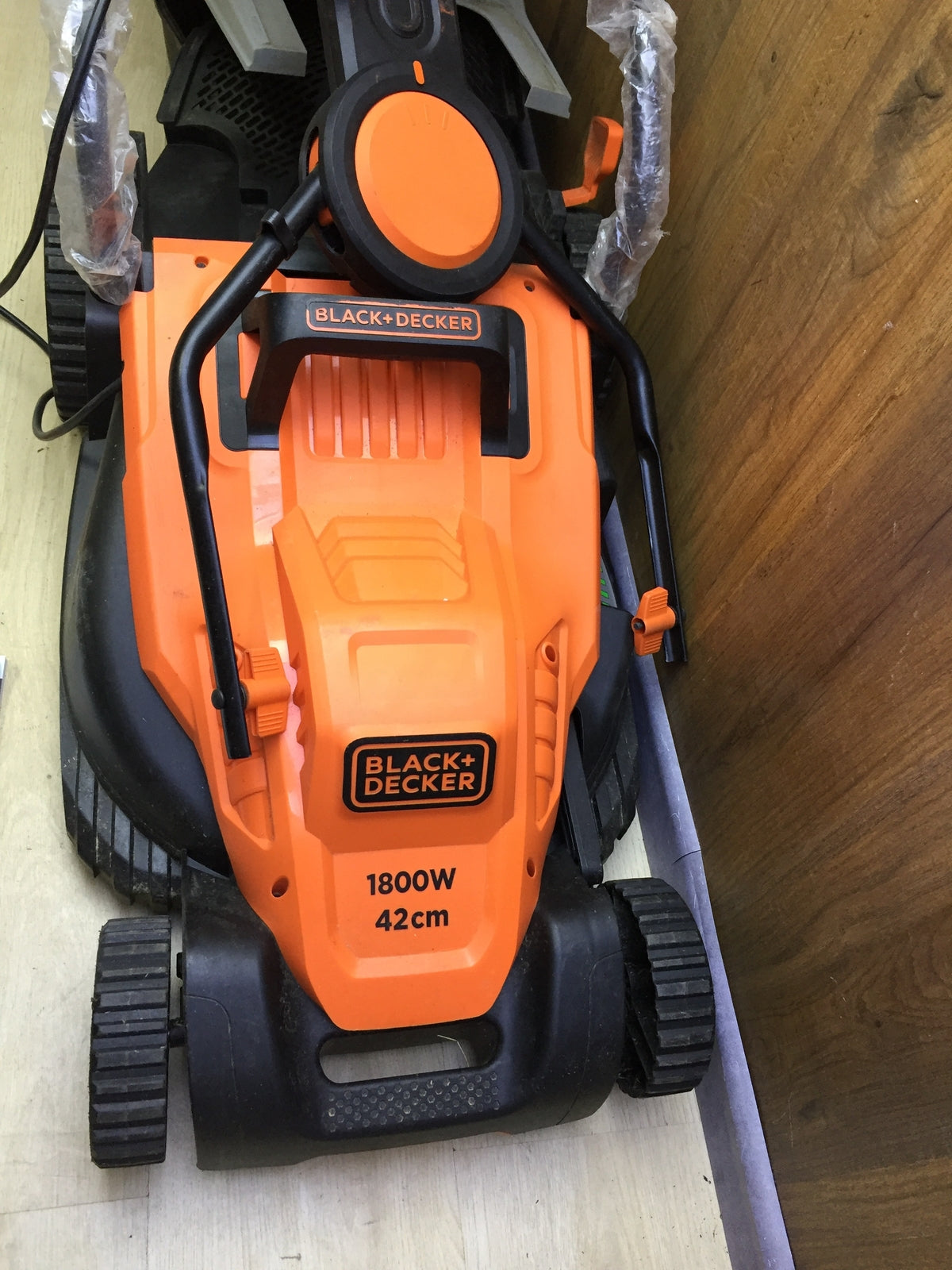 Black&Decker BEMW481ES Electric Lawn Mower 1800W Working Width 42cm, I32319