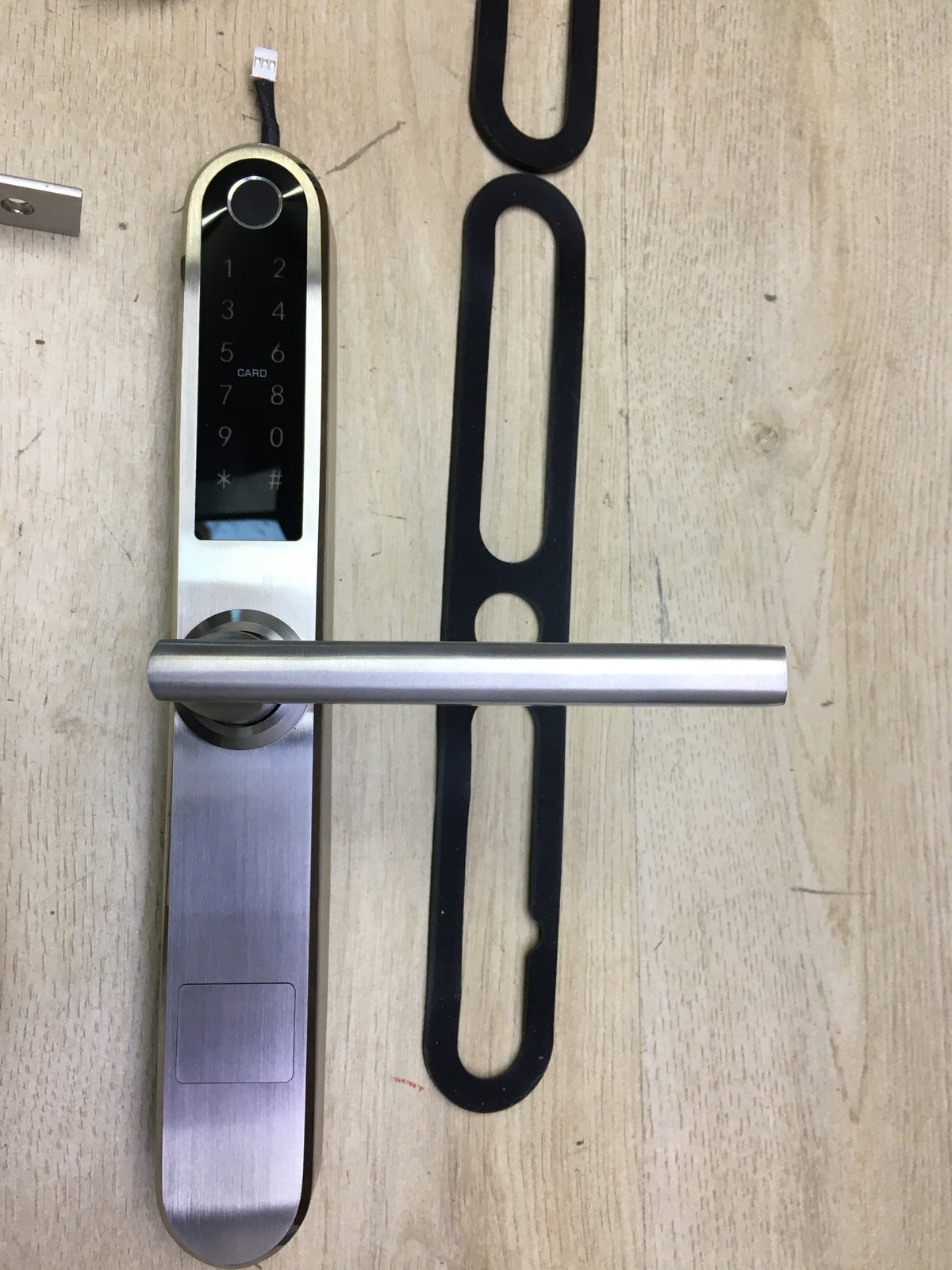 Ruveno Smartes Türschloss mit Griff, Schlank Fingerabdrucks Türschloss, I31400