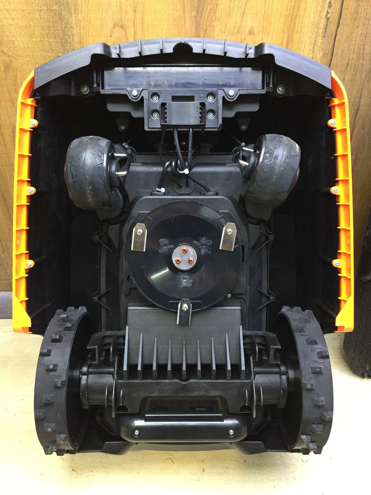 YARD FORCE robotic lawnmower NX100i up to 1000 sqm, I33464