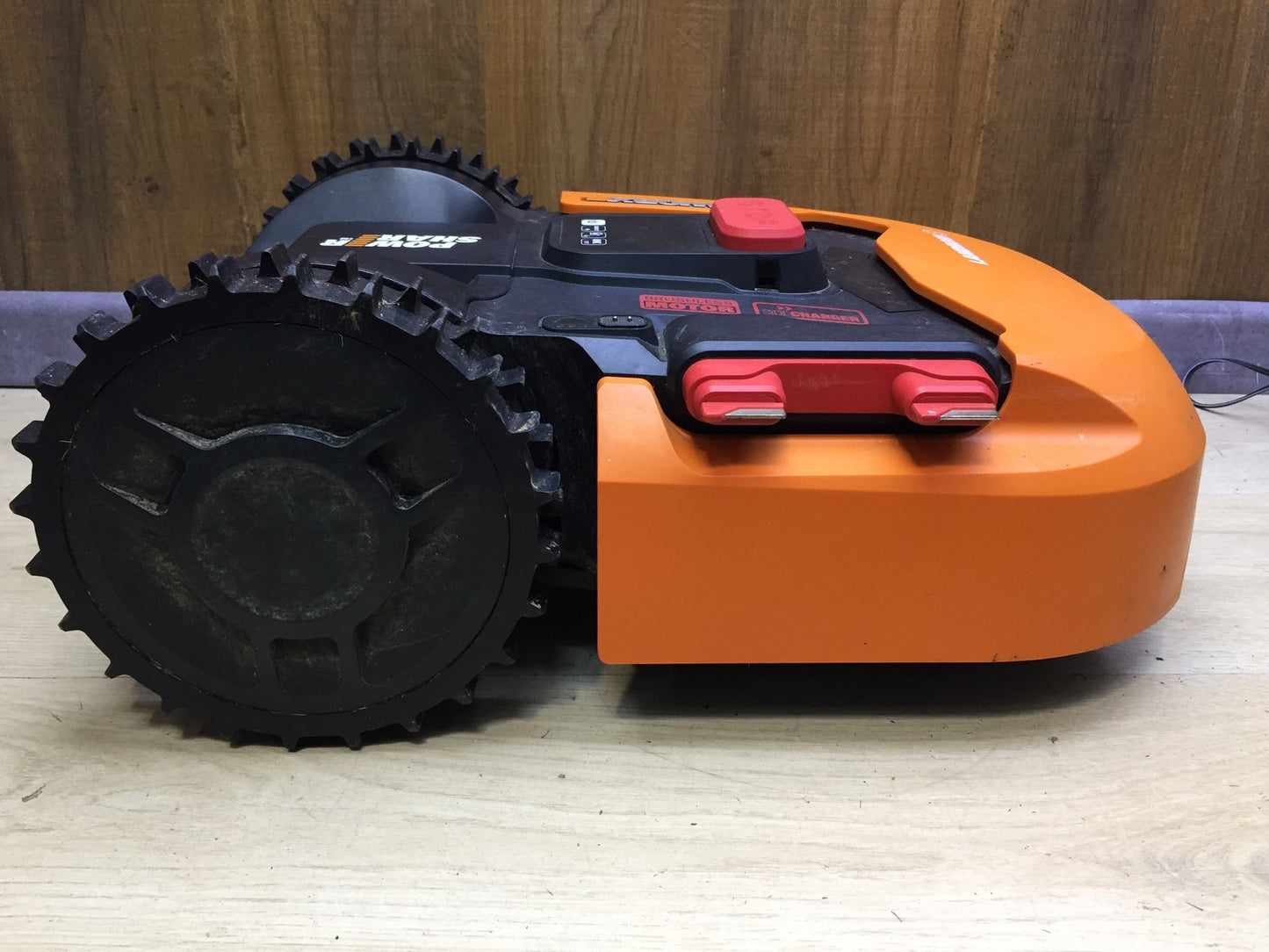 Worx Landroid S WR130E robotic lawnmower for gardens up to 300 sqm, I33525