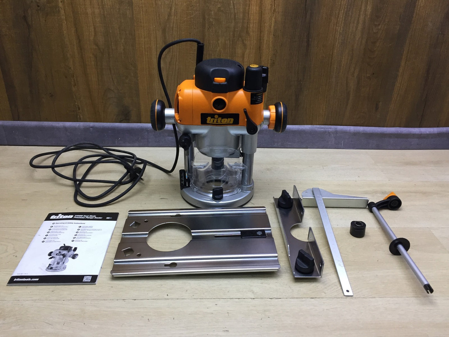Triton TRA001 Dual-Action Precision Router 2400 W, I33547