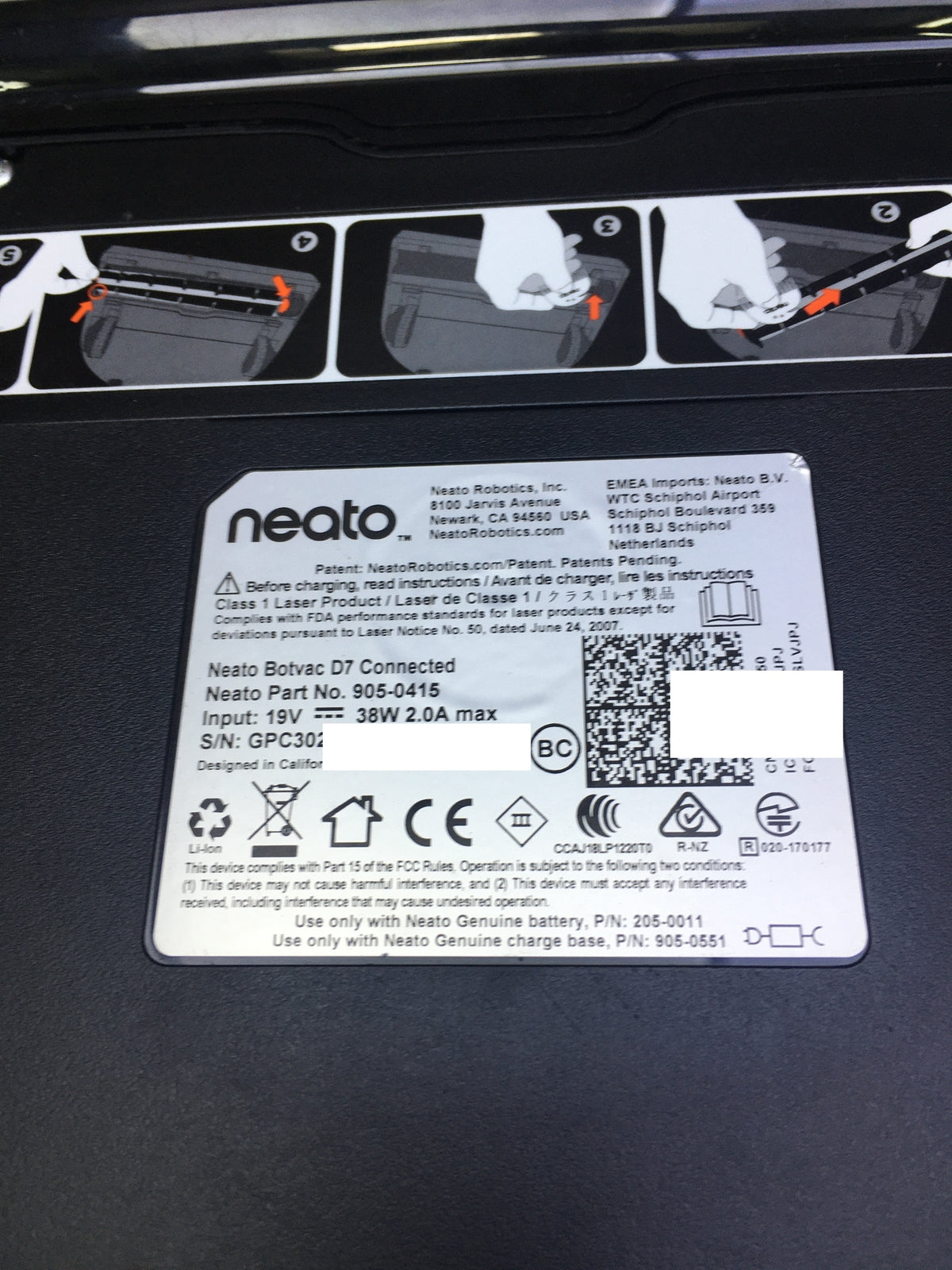 Neato Robotics Botvac D7 Connected vacuum robot with charging station, I31182