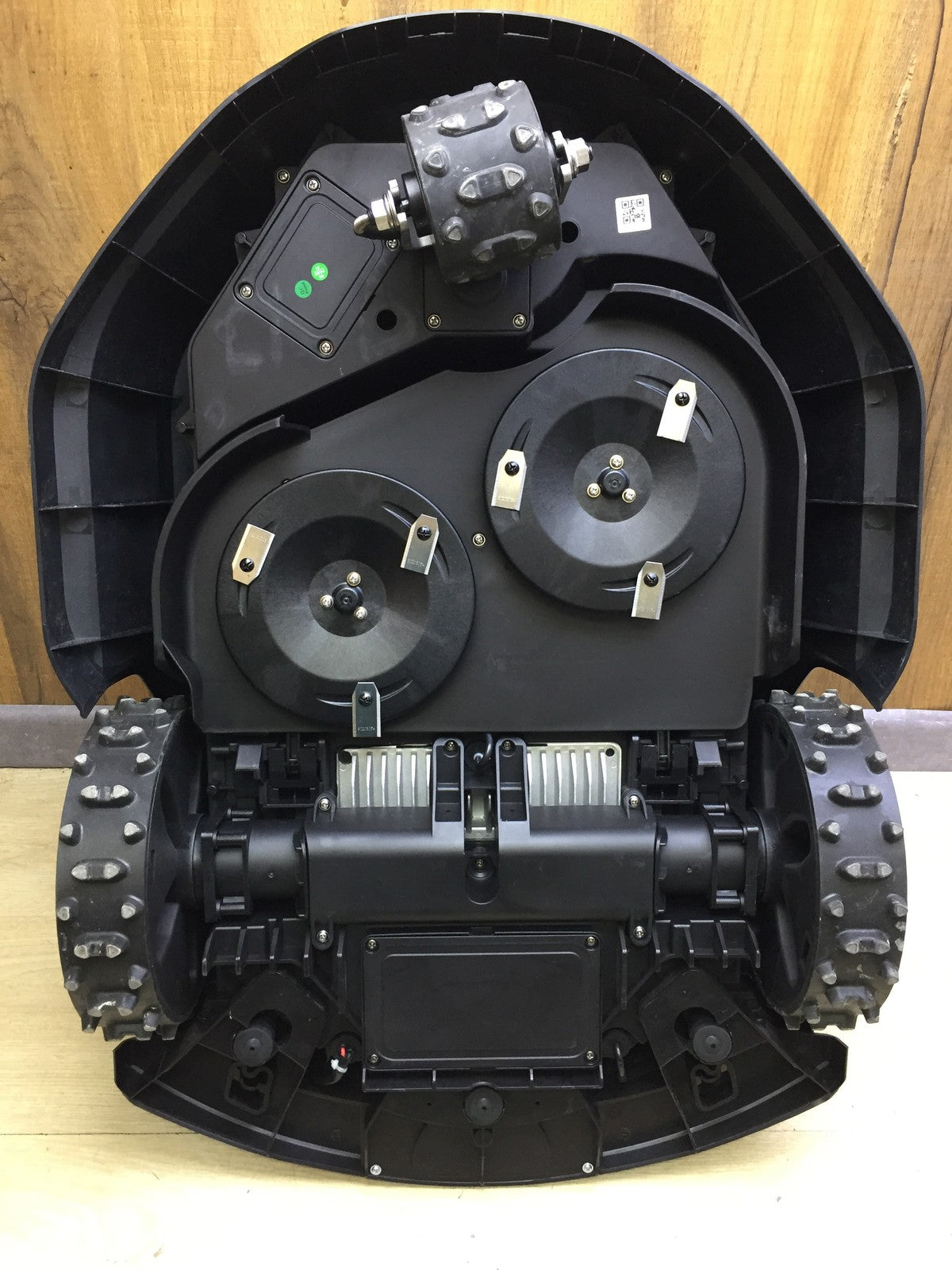 Kärcher RCX 6 robotic lawnmower Performance up to 3,000 m² All-wheel drive GPS RTK camera