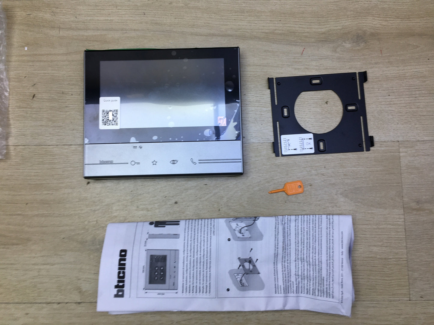 Bticino 344613 video indoor unit, 7" touchscreen monitor, I31450