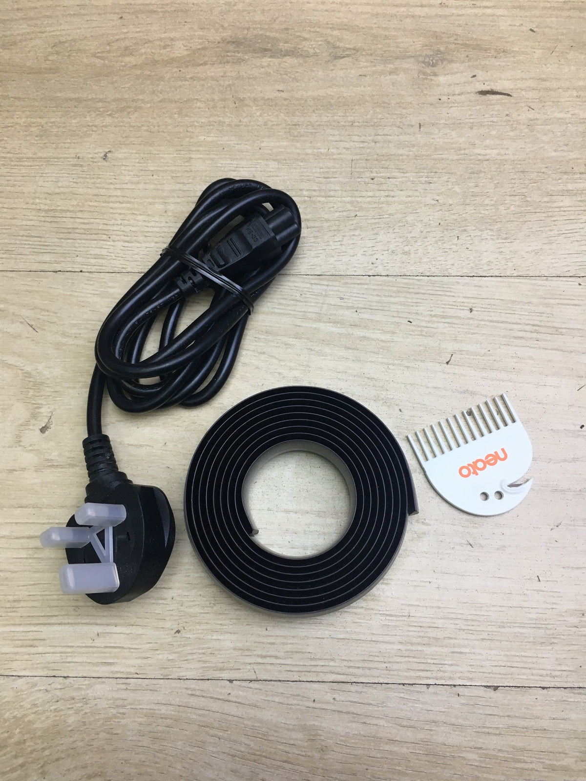 Neato Robotics Botvac D7 Connected vacuum robot with charging station, I31182