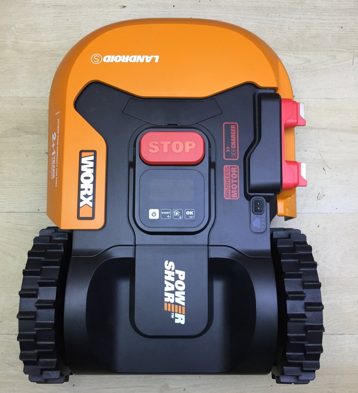 WORX Landroid S400 WR184E robotic lawnmower for gardens up to 400 m², I33175