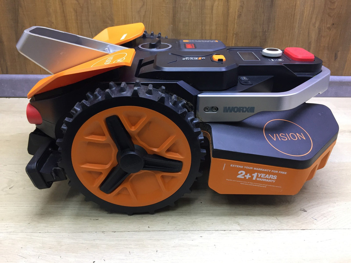 WORX Landroid Vision M800 robotic lawnmower WR208E.1 for gardens up to 800m², I33180