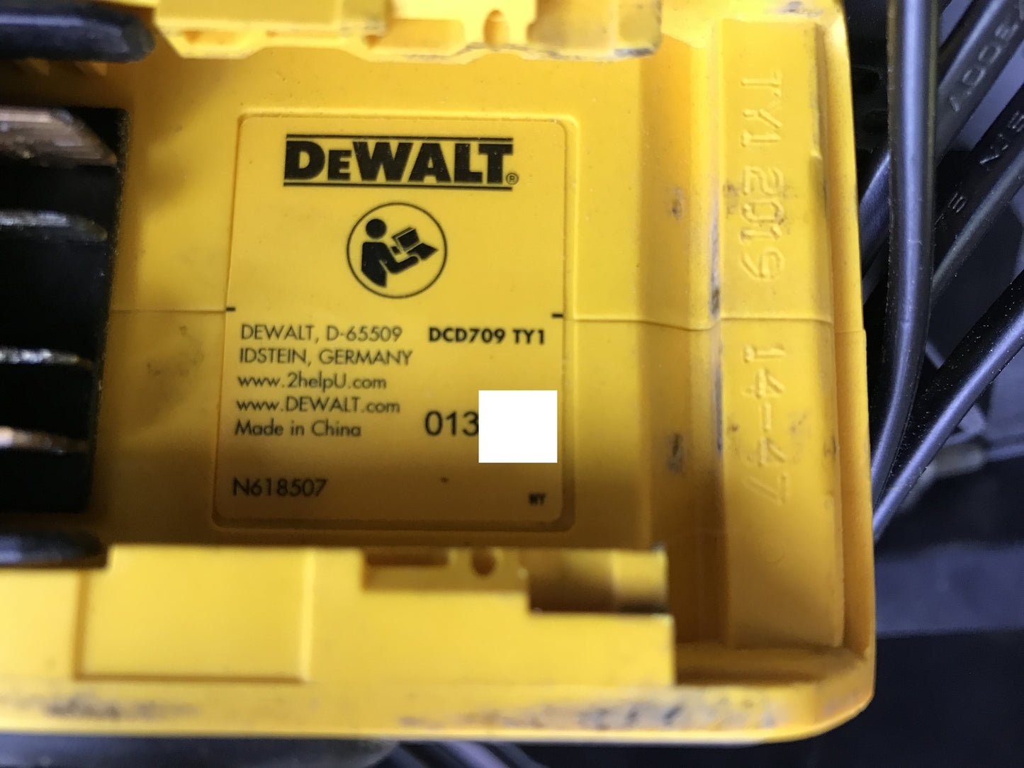 Dewalt Akku-Schlagbohrschrauber DCD709, ohne Akkus, Ladegerät, I26239