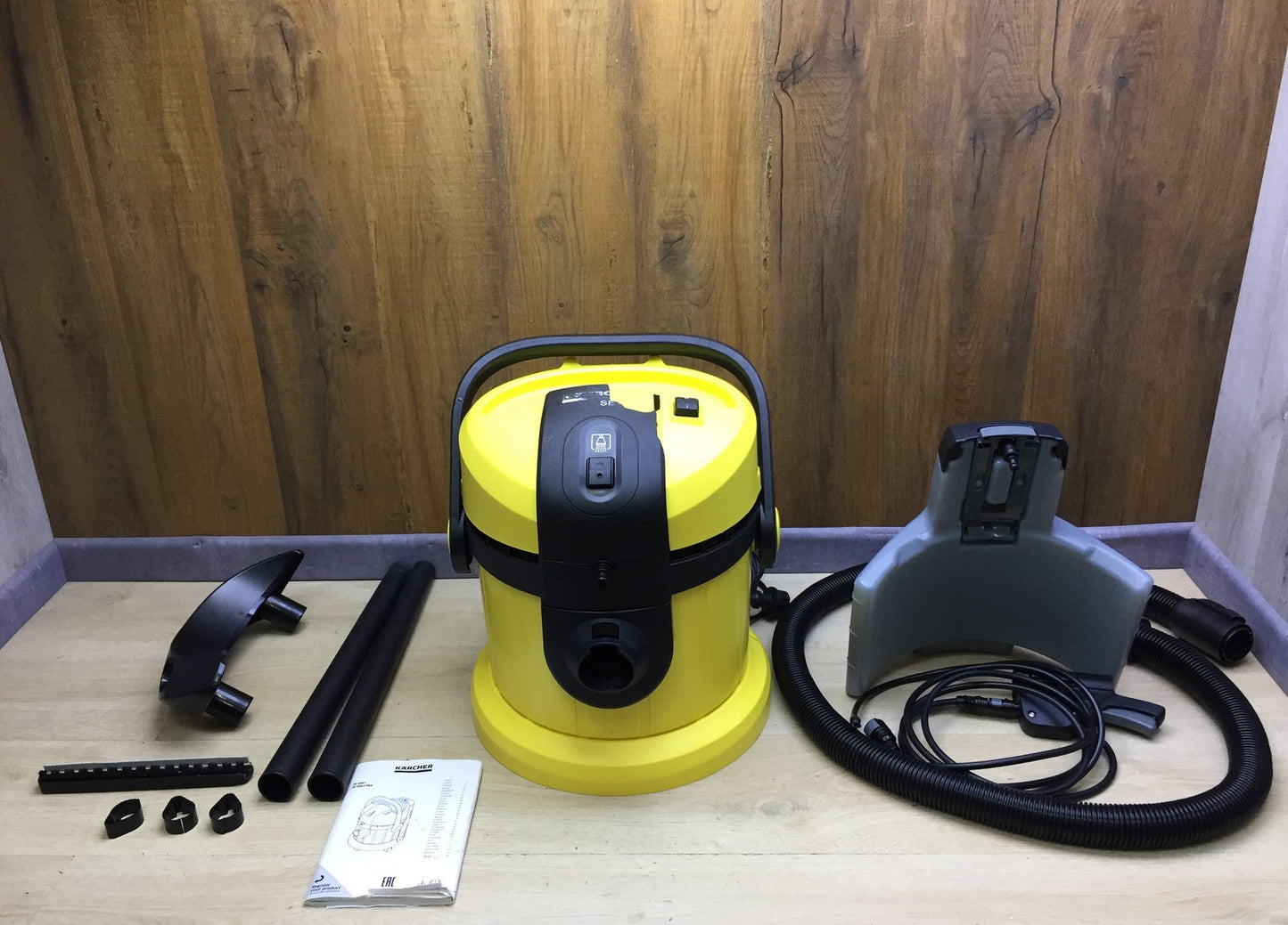 Kärcher 1.081-133.0 Wet and Dry Vacuum Cleaner SE 4001, I33513