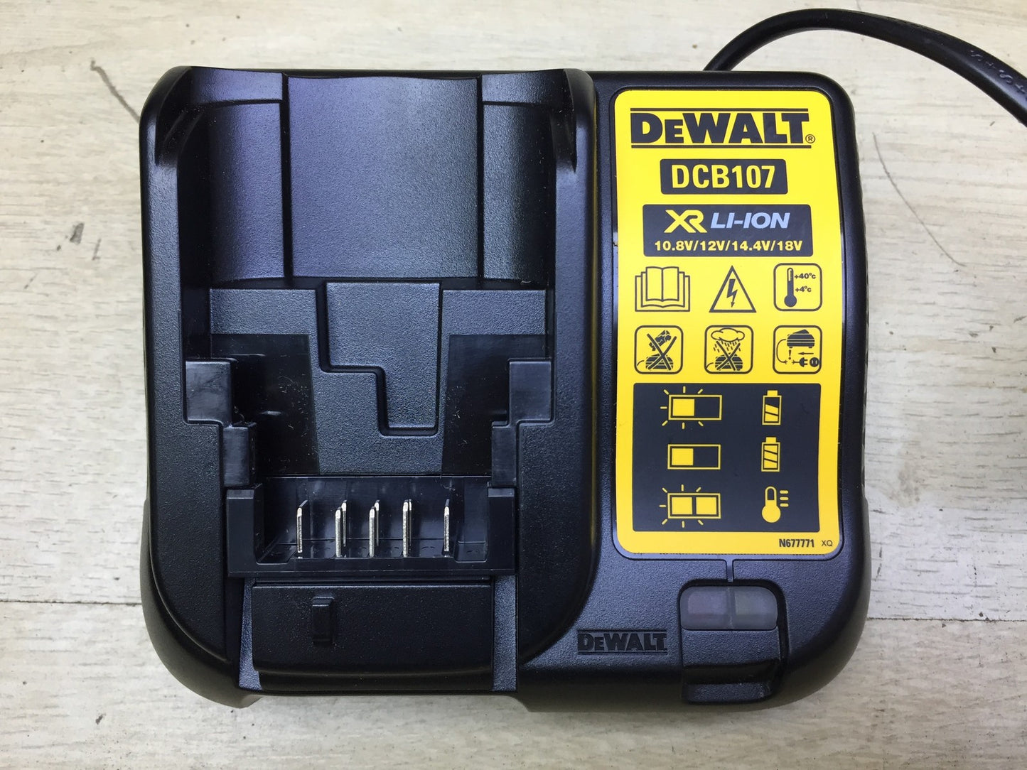 Dewalt cross line laser DCE089G without battery 2.0 Ah, I33106