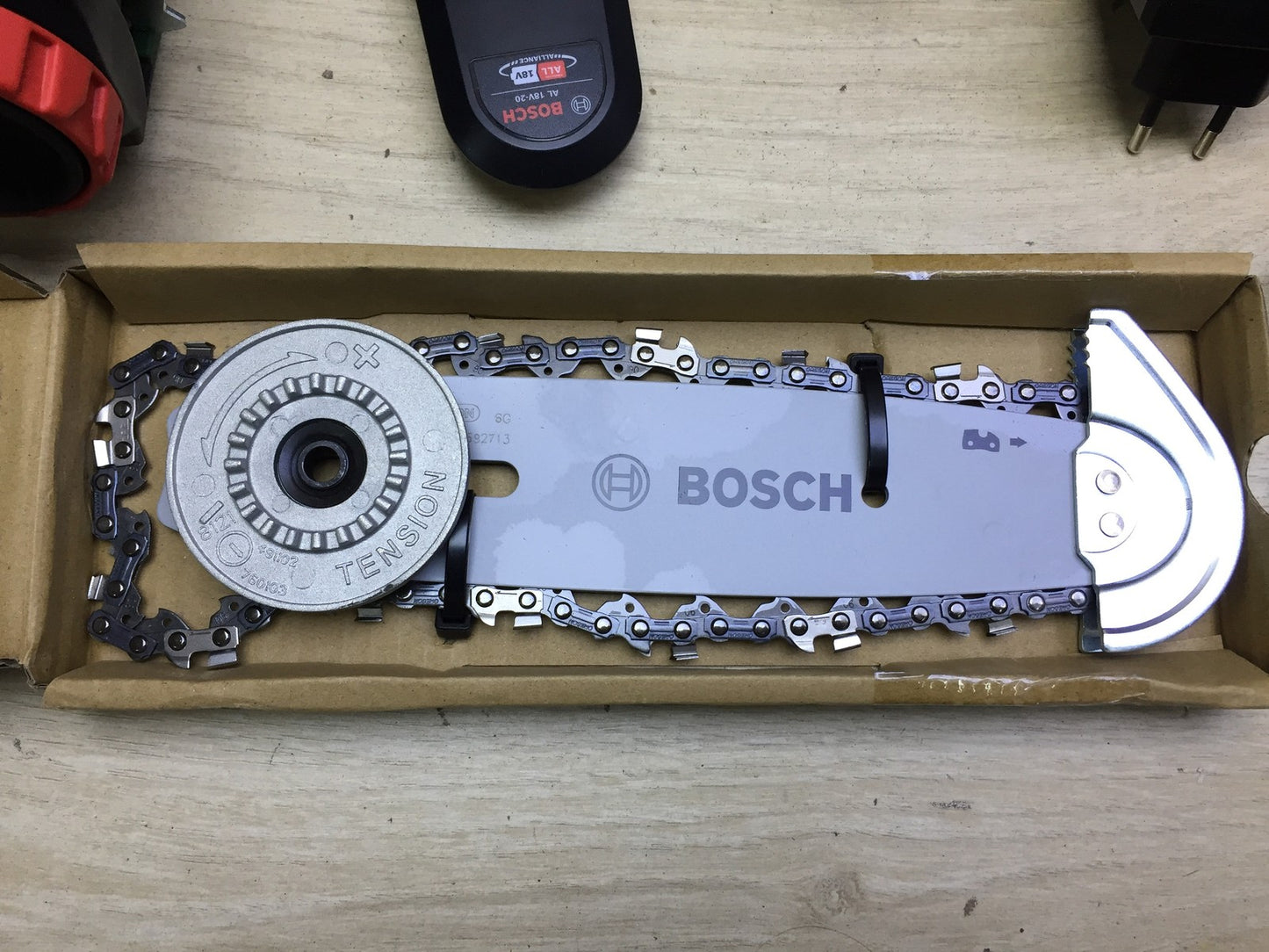 Bosch UniversalChain 18 cordless chainsaw, 2.5Ah battery, 18V, I33118