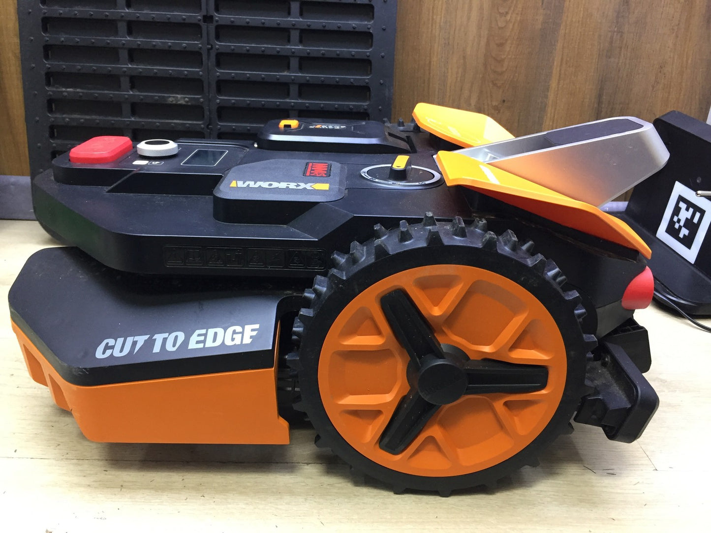 WORX Landroid Vision M600 Mähroboter WR206E.1 für Gärten bis 600m², I34179