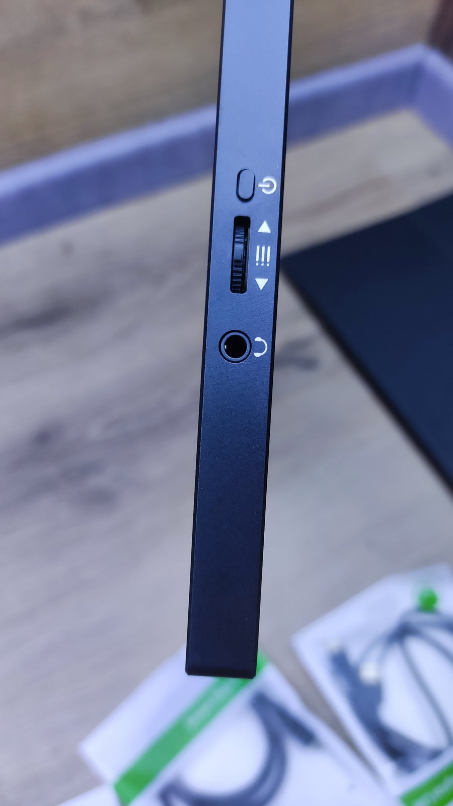 UPERFECT Portable Monitor 18.5" FHD 1920x1080 IPS HDR USB-C FreeSync 120Hz