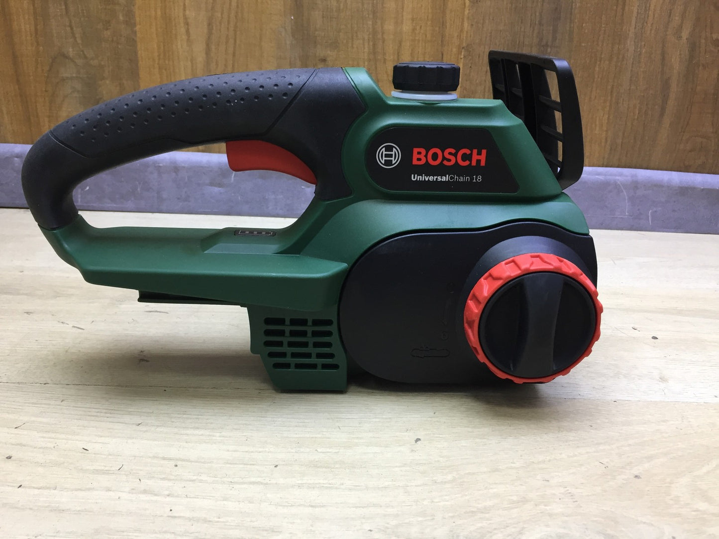 Bosch UniversalChain 18 cordless chainsaw, 2.5Ah battery, 18V, I33118