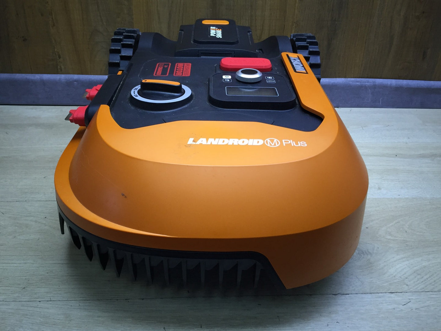 WORX Landroid M500 PLUS WR165E Robotic Lawnmower for up to 500 sqm with Wi-Fi, Bluetooth, I33550