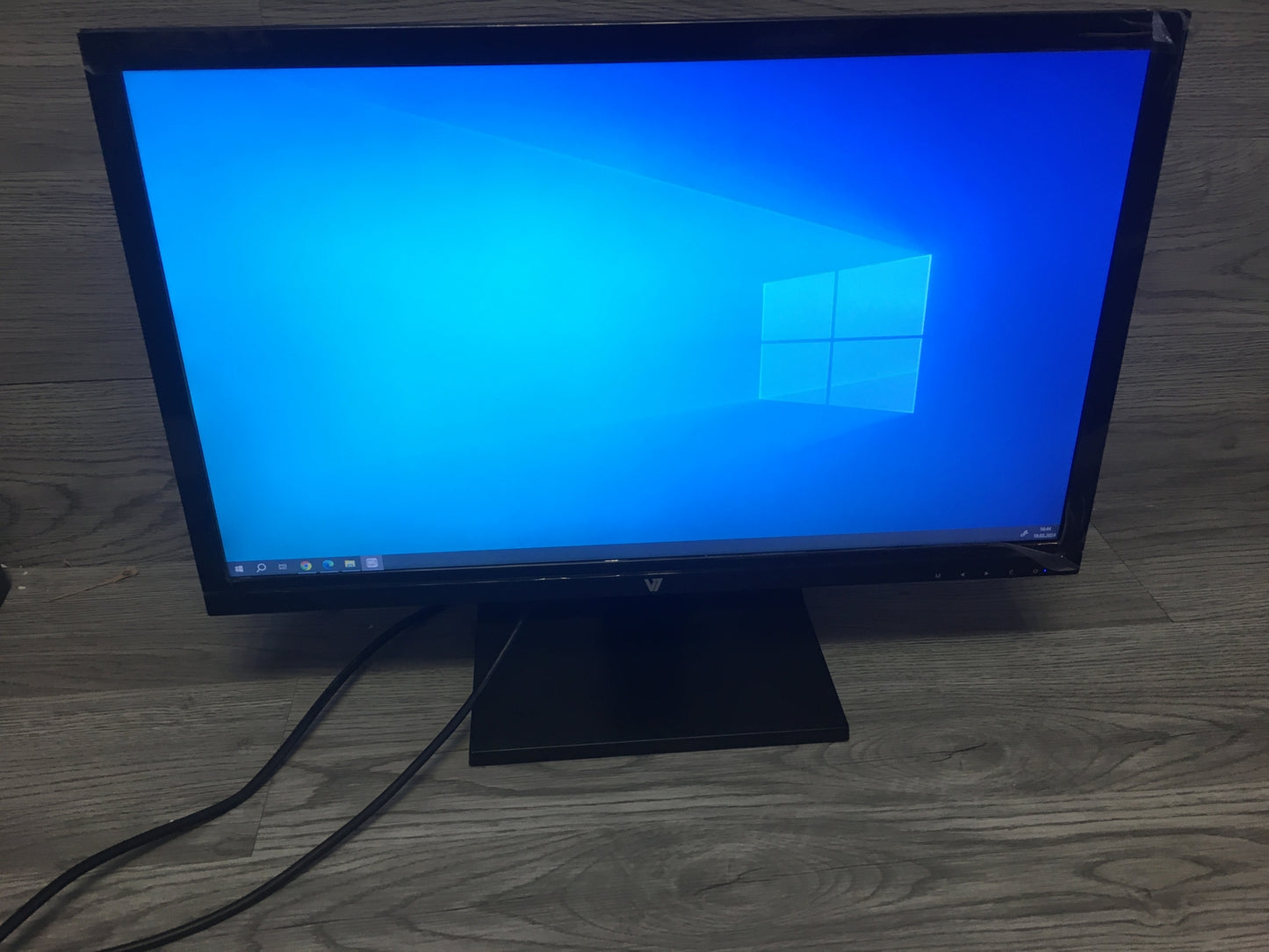 V7 L23600WHS (2465m) Monitor 23.6" FHD 1920x1080 HDMI VGA 5ms Speaker