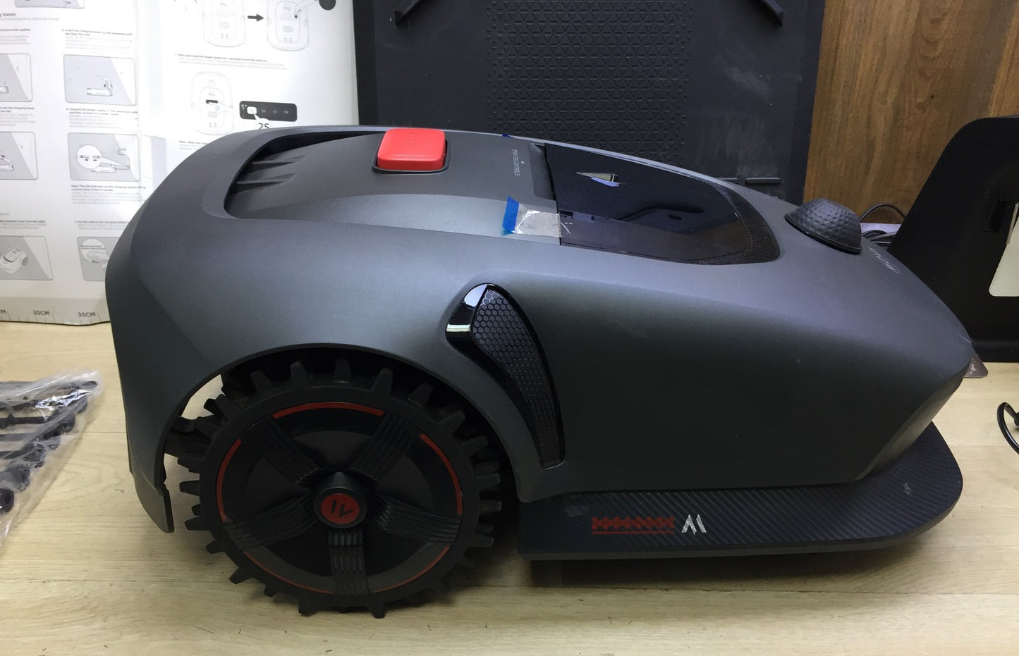 Dreame Mova 1000 robotic lawnmower (MLLM4110) up to 1,000 m² 3D LiDAR wireless Wi-Fi app