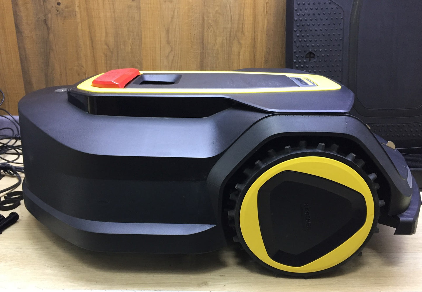 Kärcher RCX 6 robotic lawnmower, performance up to 3,000 m², all-wheel drive, GPS RTK I33391