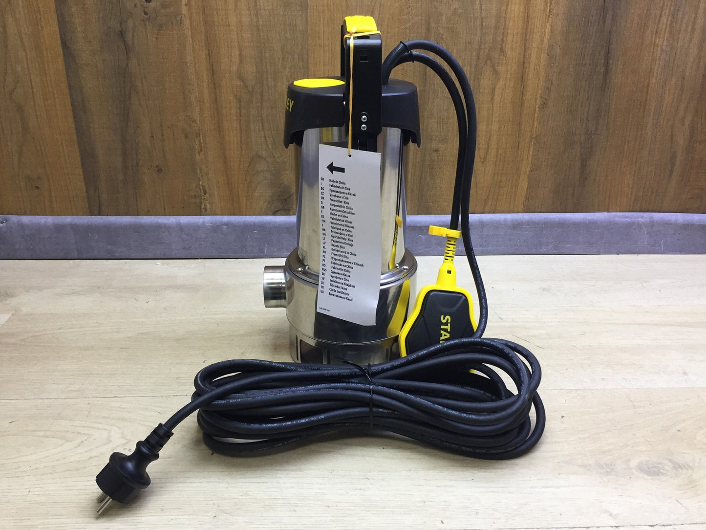 Stanley SXUP1100XDE submersible pump for dirty water (1100 W, 16,500 l/h), I33030