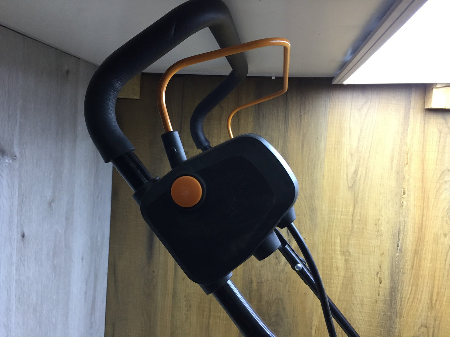 WORX Nitro Akku-Vertikutierer & Rasenlüfter WG855E Solo, bis zu 400 ㎡, I34145