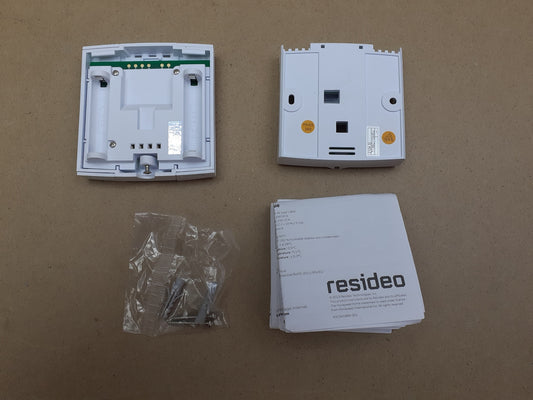 Honeywell Home T136C110AEU T136 Programmable Thermostat, White, I06327