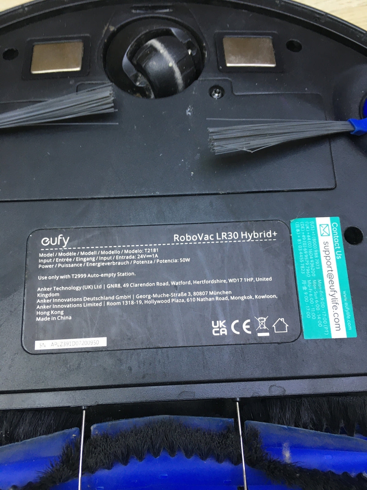 eufy T2181 robot vacuum with RoboVac LR30 Hybrid+ vacuum station, I29645