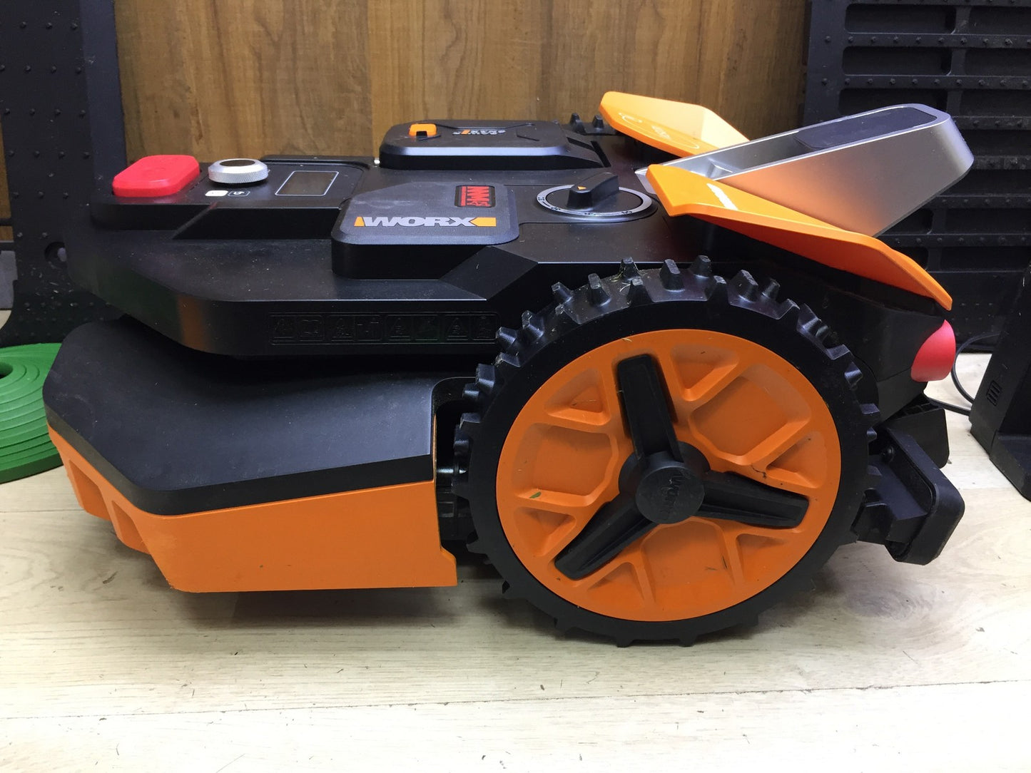 WORX Landroid Vision M600 Mähroboter WR206E.1 für Gärten bis 600m², I33258