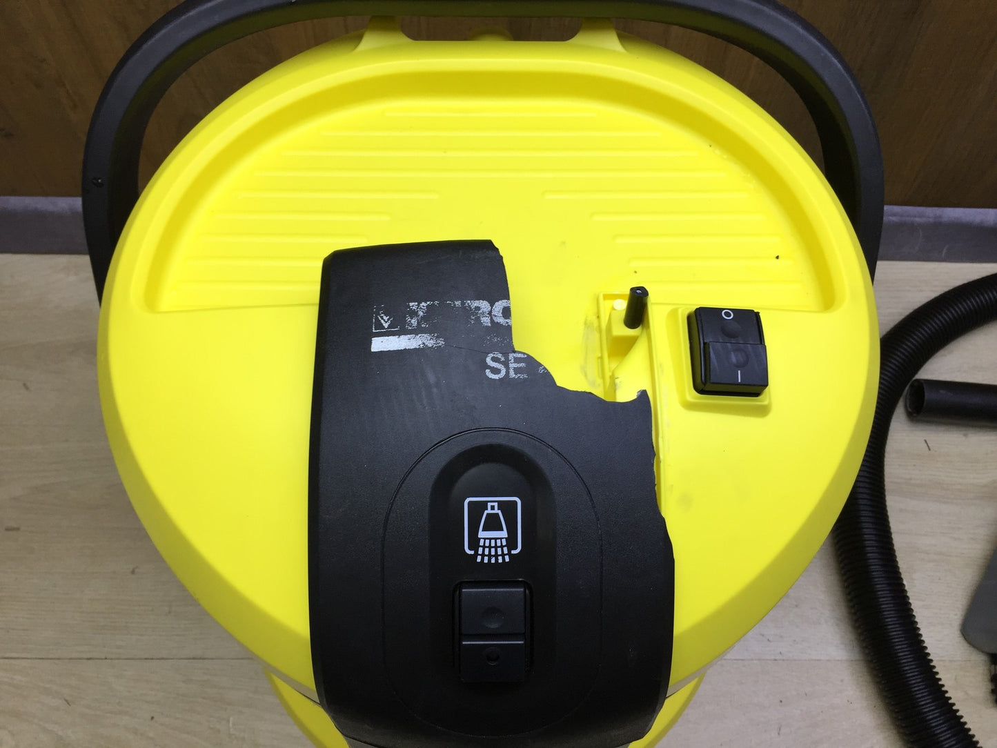 Kärcher 1.081-133.0 Wet and Dry Vacuum Cleaner SE 4001, I33513