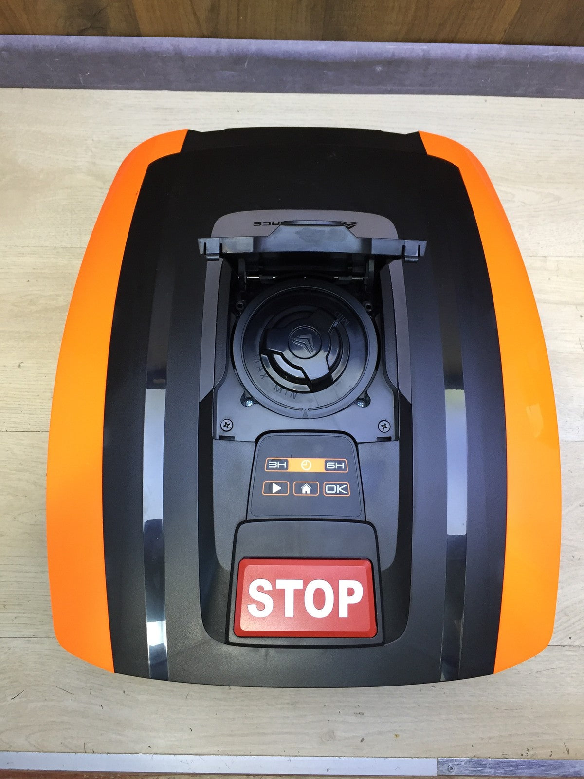 Yard FORCE robotic lawnmower EasyMow 260B up to 260 sqm, I33512