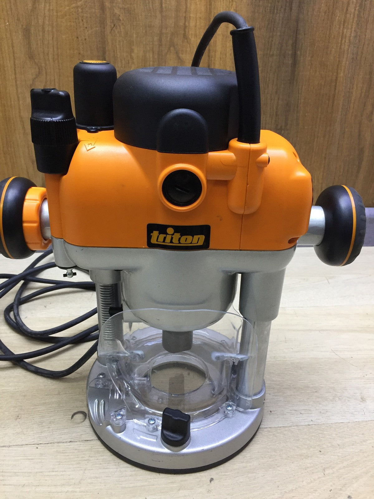 Triton TRA001 Dual-Action Precision Router 2400 W, I33547