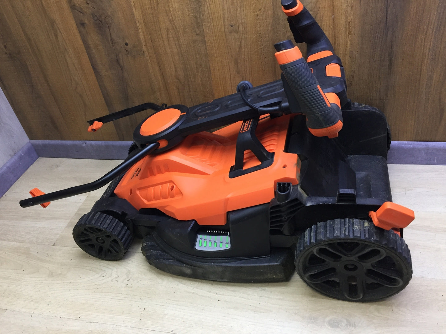 Black&Decker BEMW481ES Electric Lawn Mower 1800W Working Width 42cm, I32319