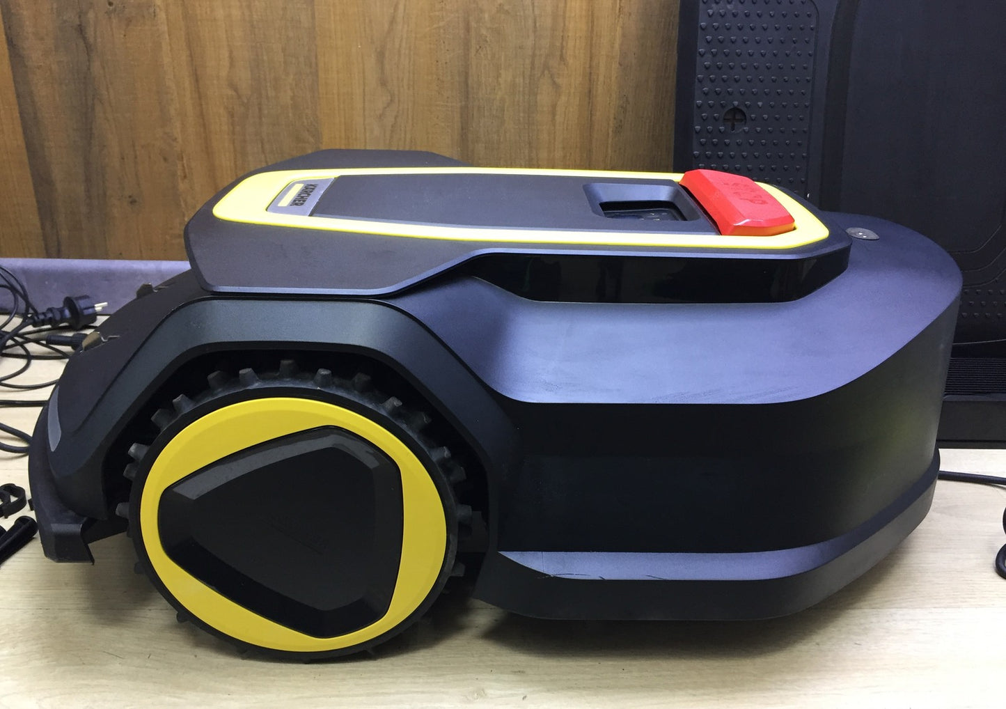 Kärcher RCX 6 robotic lawnmower, performance up to 3,000 m², all-wheel drive, GPS RTK I33391