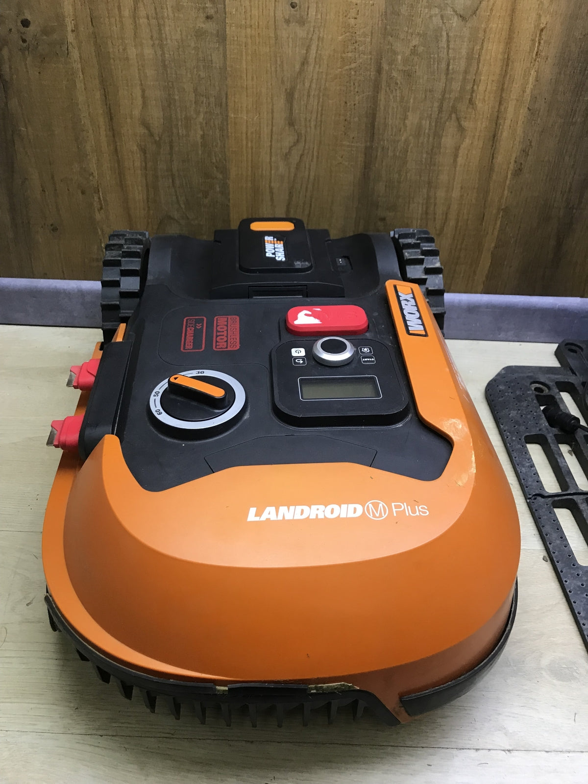 WORX Landroid M700 PLUS WR167E robotic lawnmower for gardens up to 700 sqm, I30513