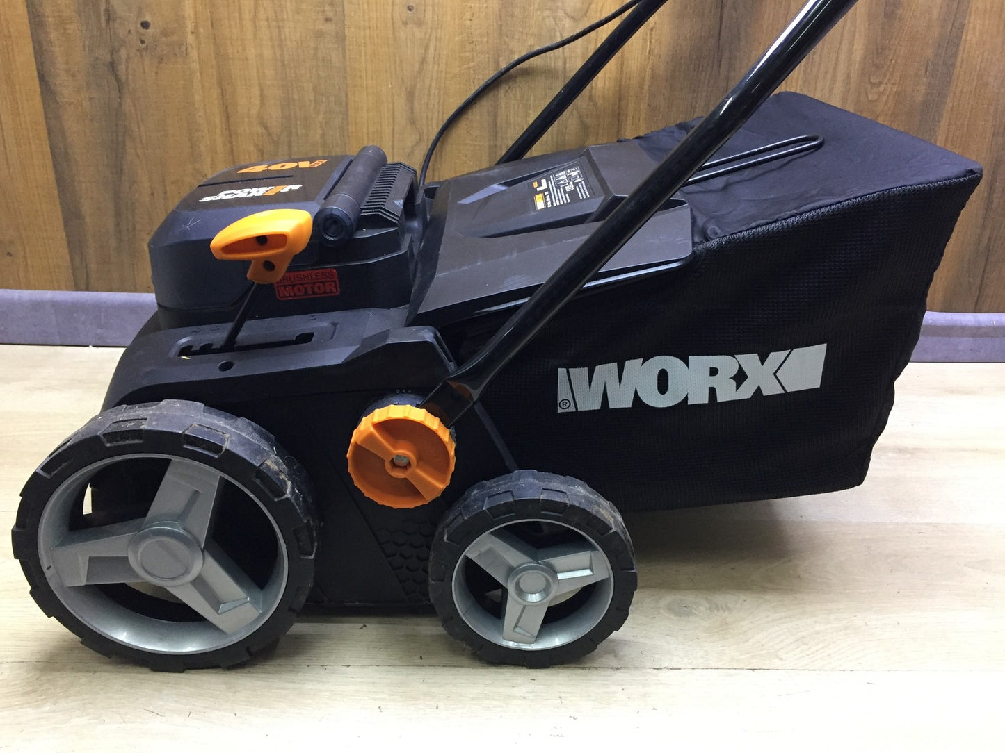 WORX Nitro Akku-Vertikutierer & Rasenlüfter WG855E Solo, bis zu 400 ㎡, I34145