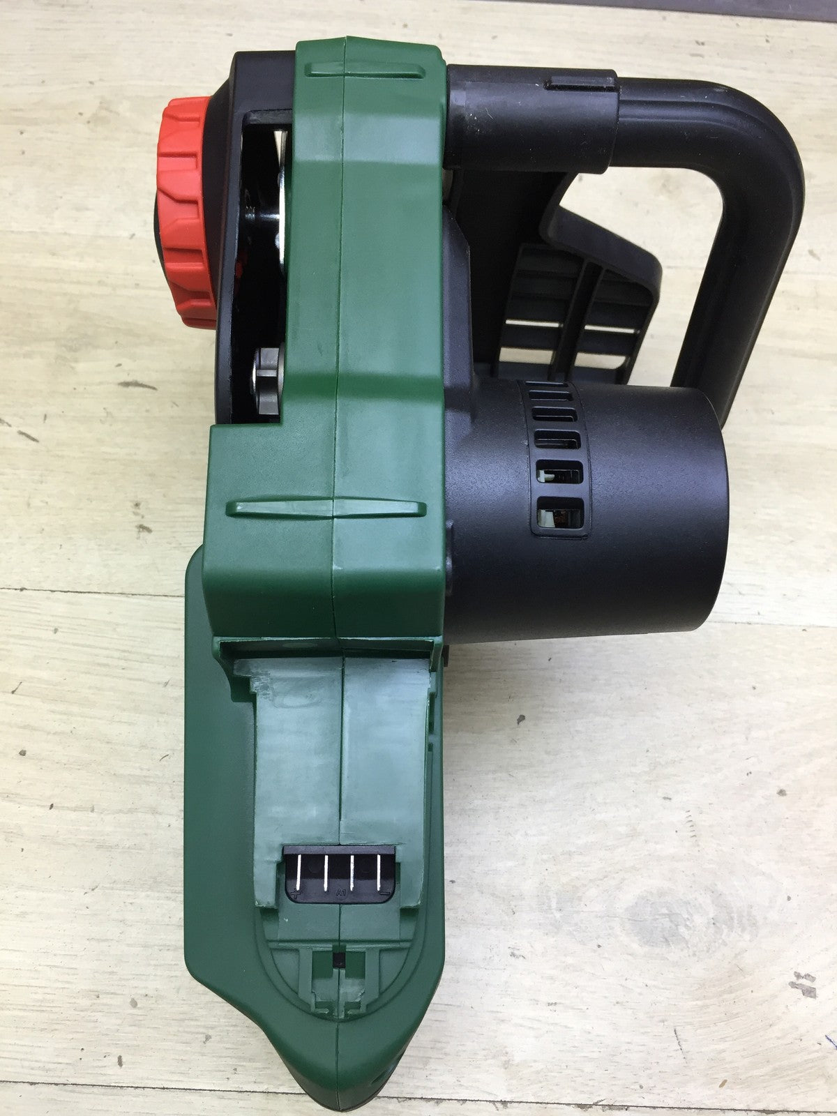 Bosch UniversalChain 18 cordless chainsaw, 2.5Ah battery, 18V, I33118