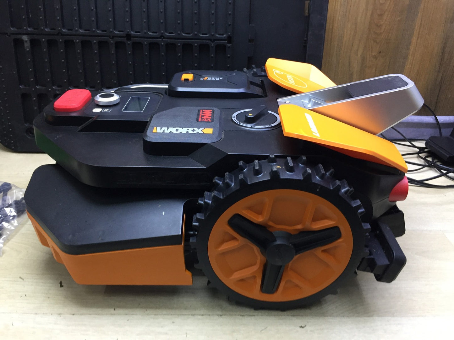 WORX Landroid Vision M600 Mähroboter WR206E.1 für Gärten bis 600m², I33579