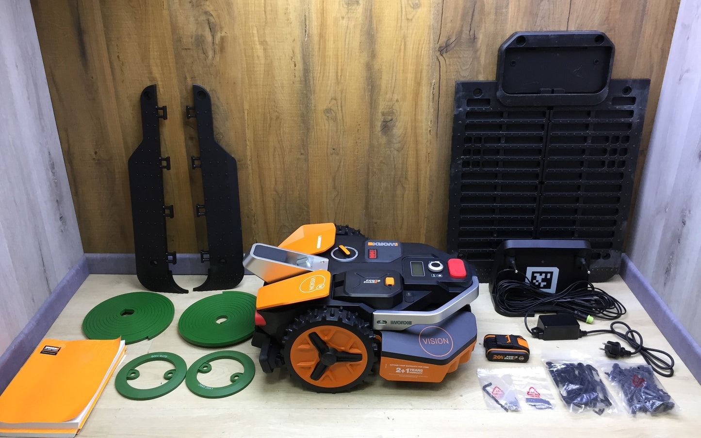 WORX Landroid Vision M600 Mähroboter WR206E für Gärten bis 600m² WLAN Bluetooth