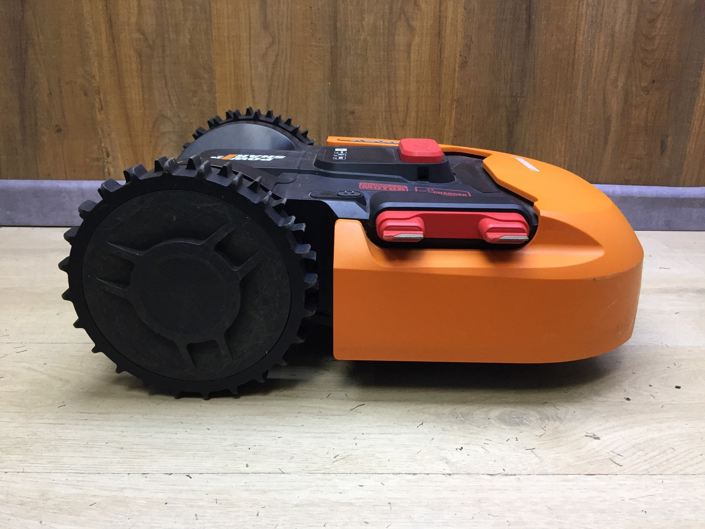 Worx Landroid S WR130E robotic lawnmower/cordless lawnmower for gardens up to 300 sqm, I33174