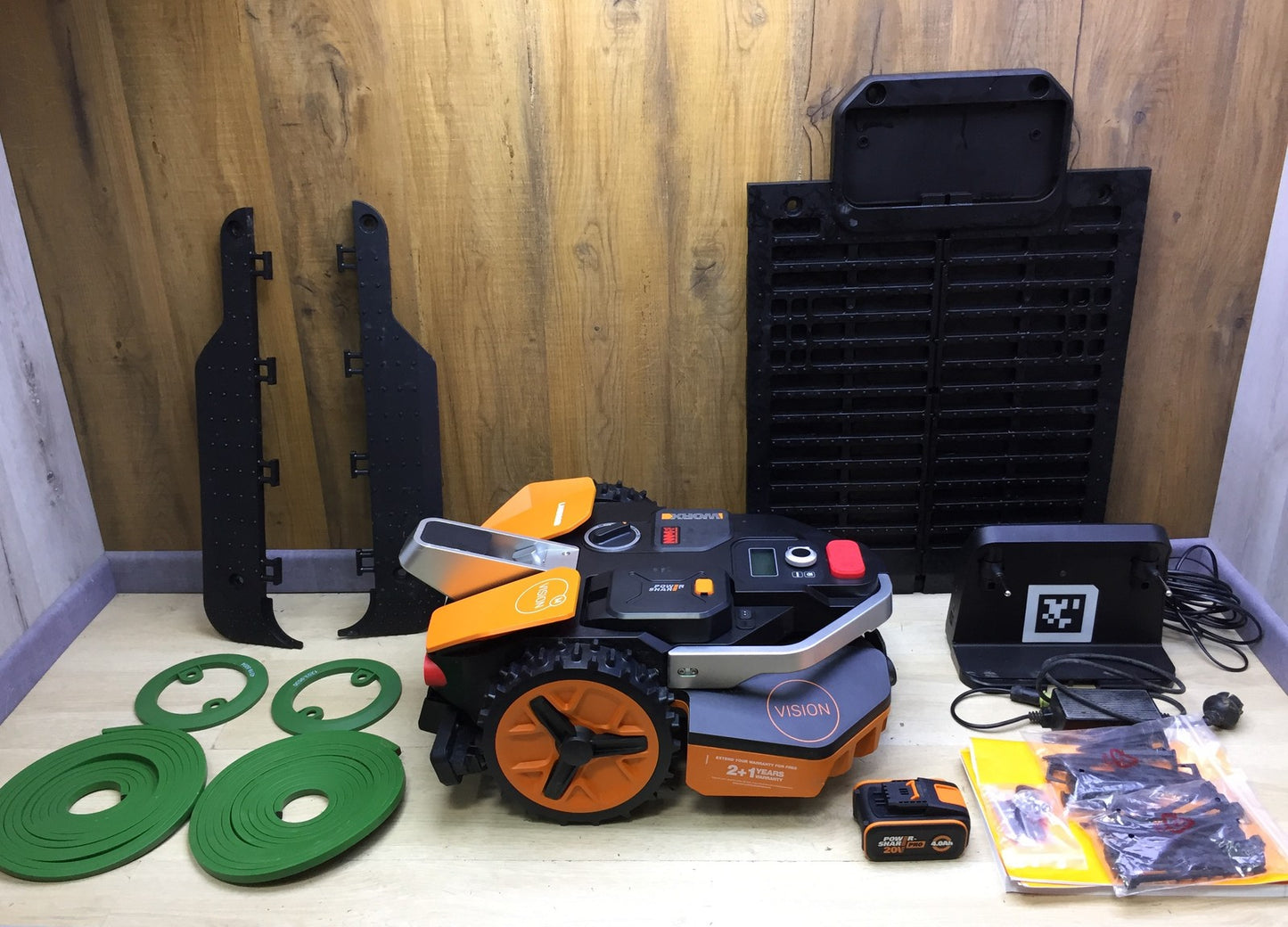WORX Landroid Vision M800 robotic lawnmower WR208E.1 for gardens up to 800m², I33358