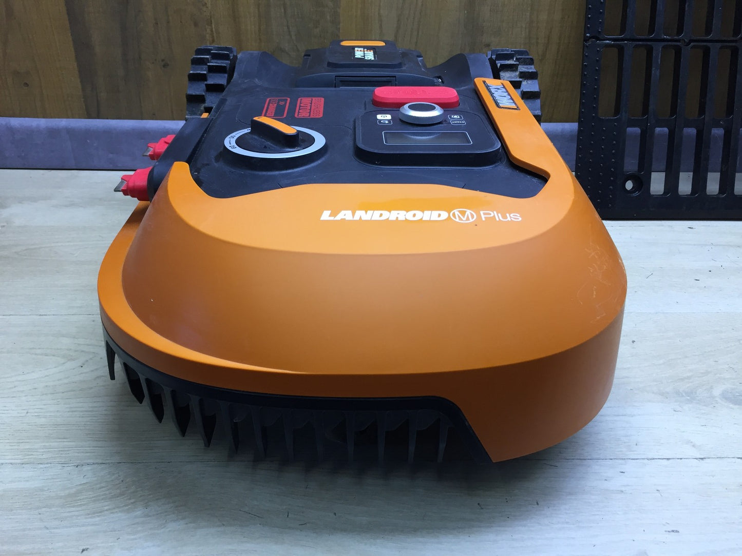 WORX Landroid M700 PLUS WR167E robotic lawnmower for gardens up to 700 sqm, I33545
