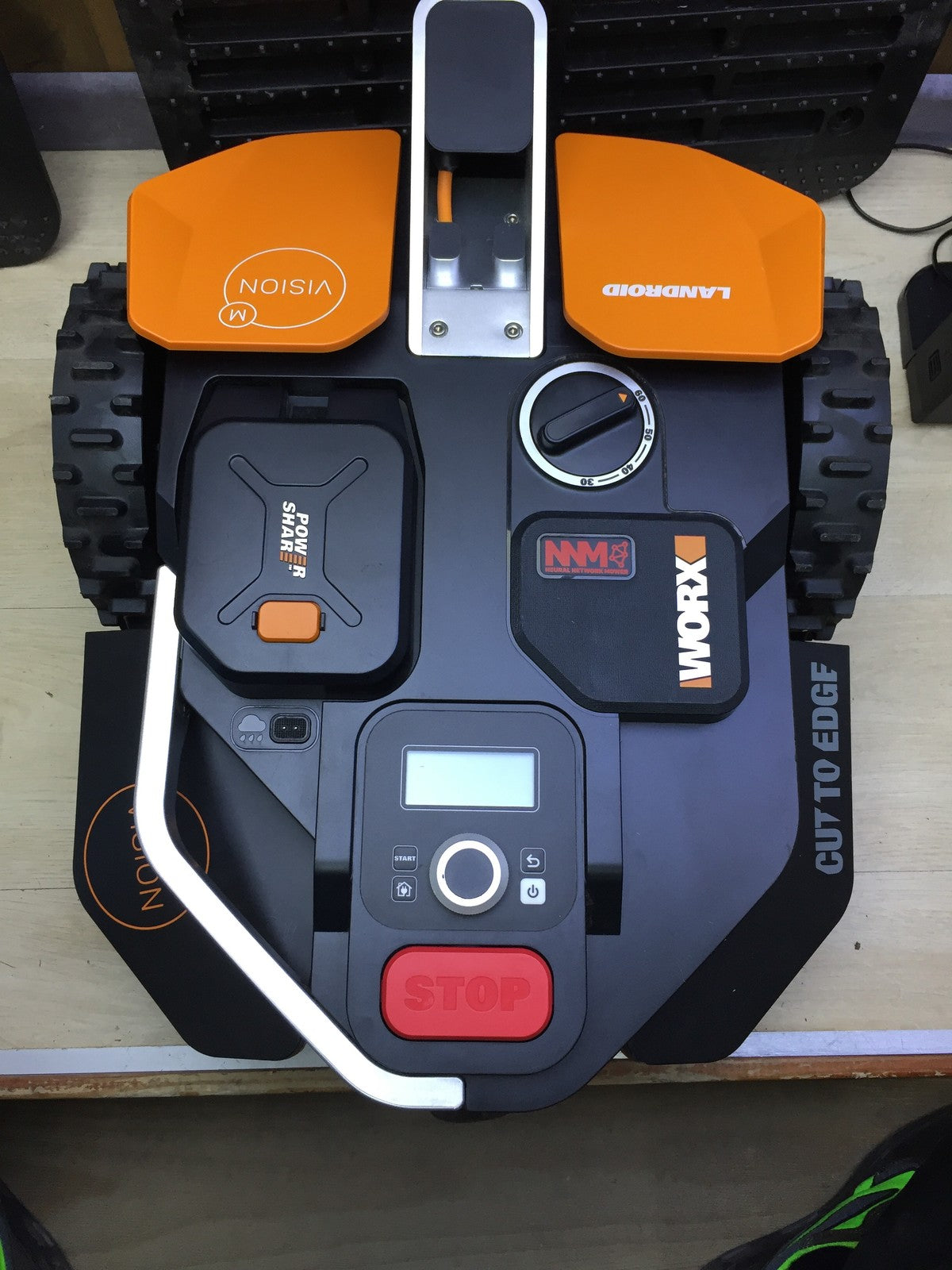 WORX Landroid Vision M800 robotic lawnmower WR208E.1 for gardens up to 800m², I33309