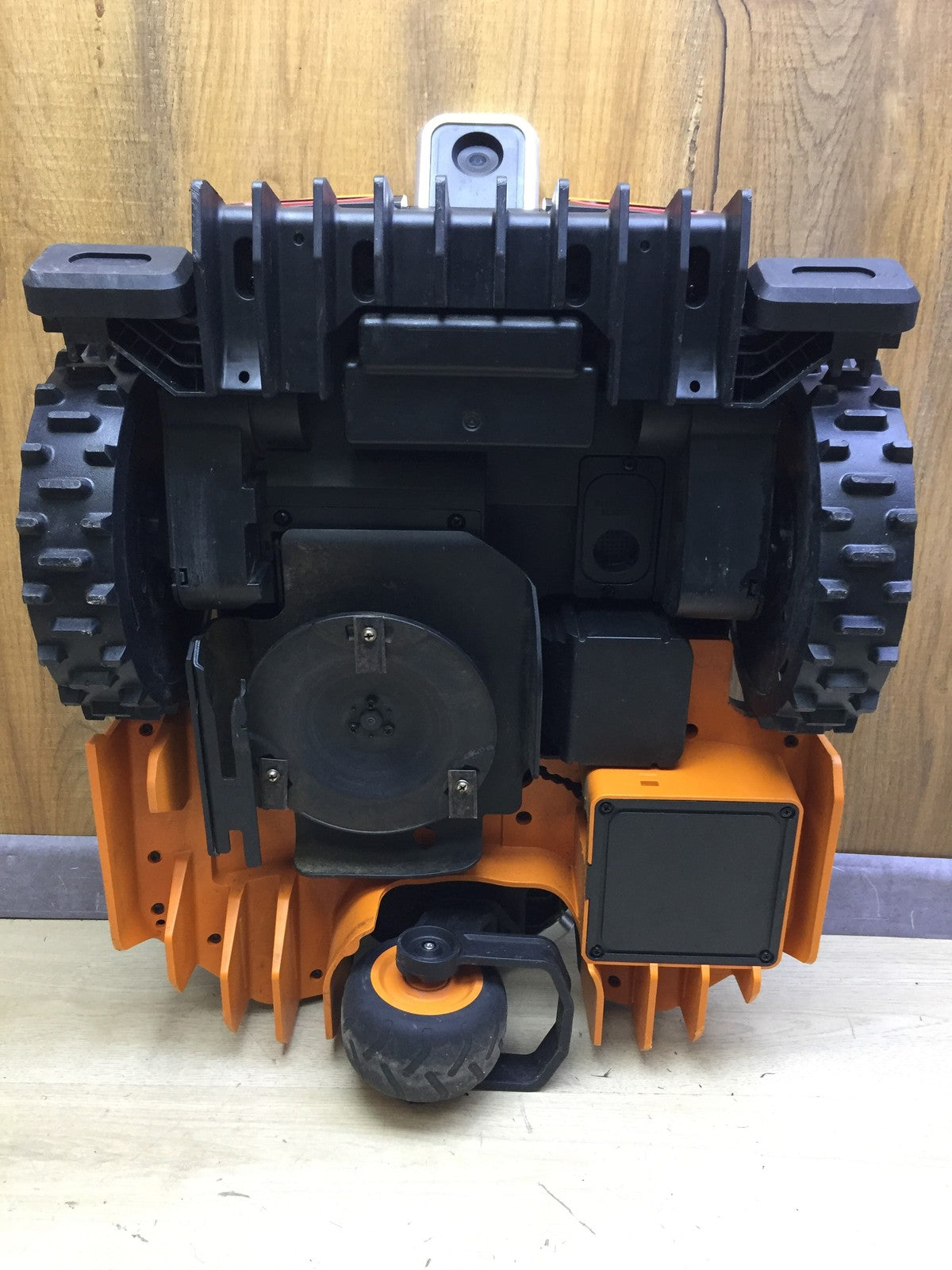 WORX Landroid Vision M800 robotic lawnmower WR208E.1 for gardens up to 800m², I33180