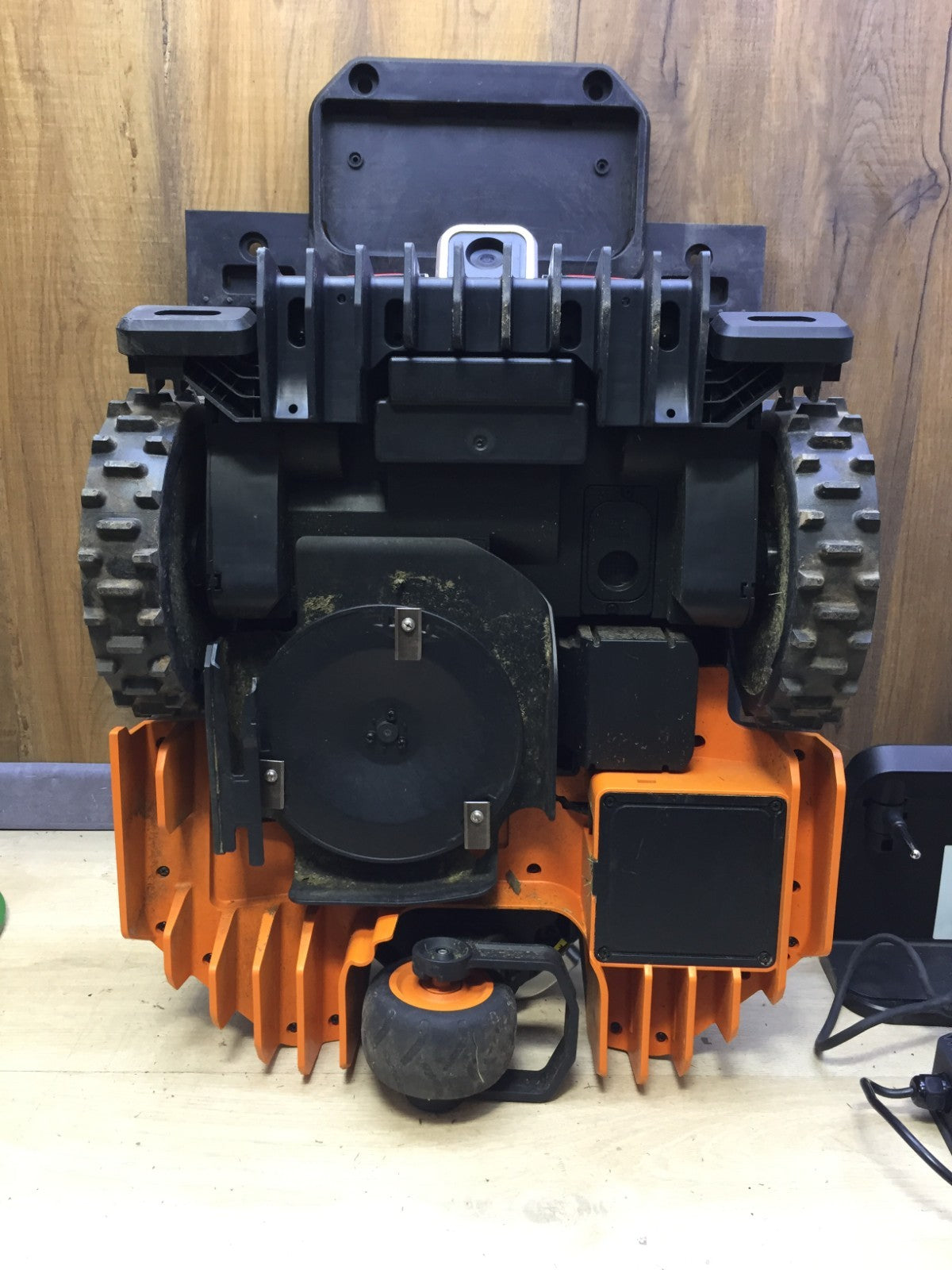 WORX Landroid Vision L1600 Mähroboter WR216E.1 für Gärten bis 1600m² WLAN App