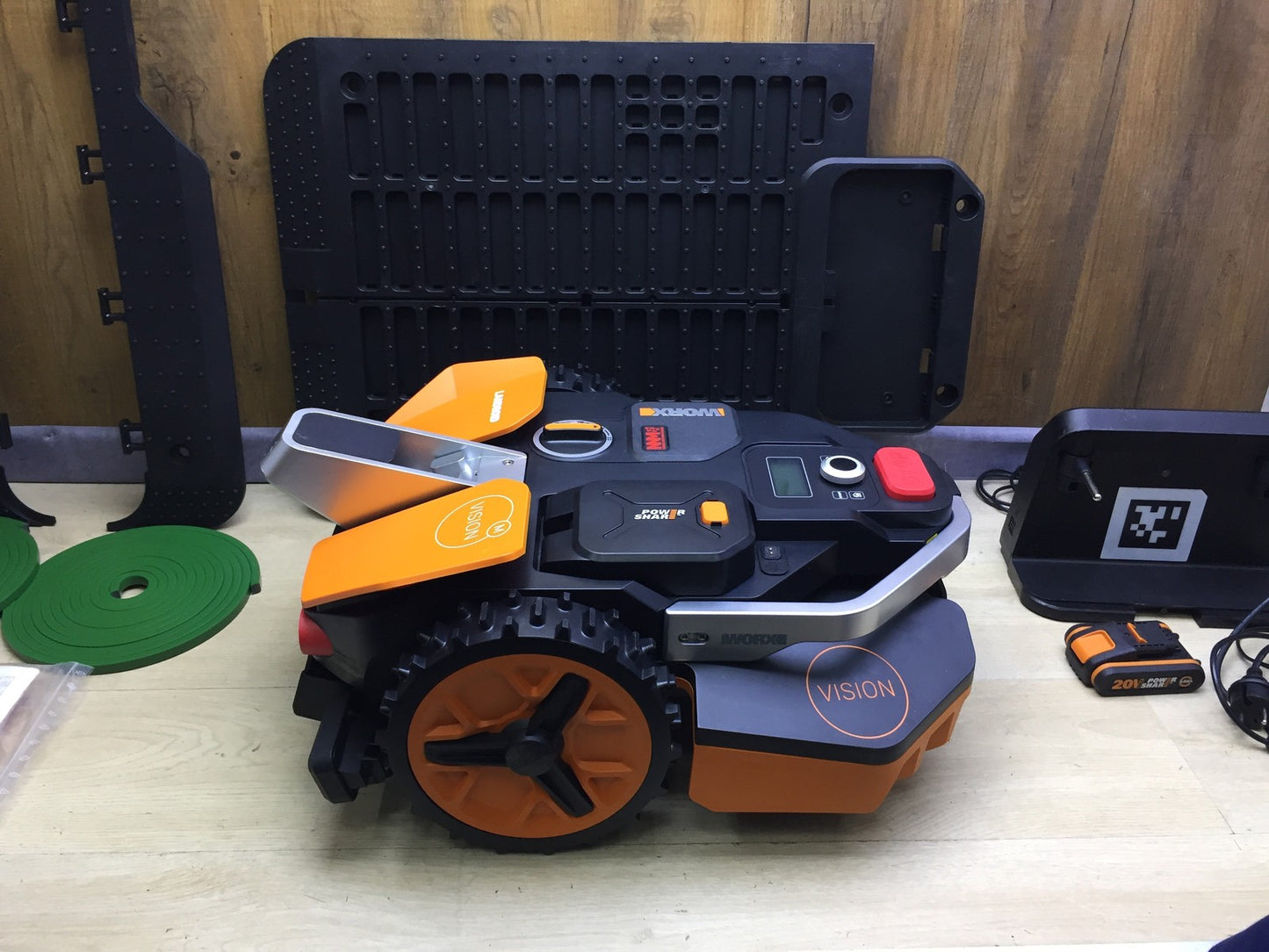 WORX Landroid Vision M600 Mähroboter WR206E, für Gärten bis 600qm, I33577