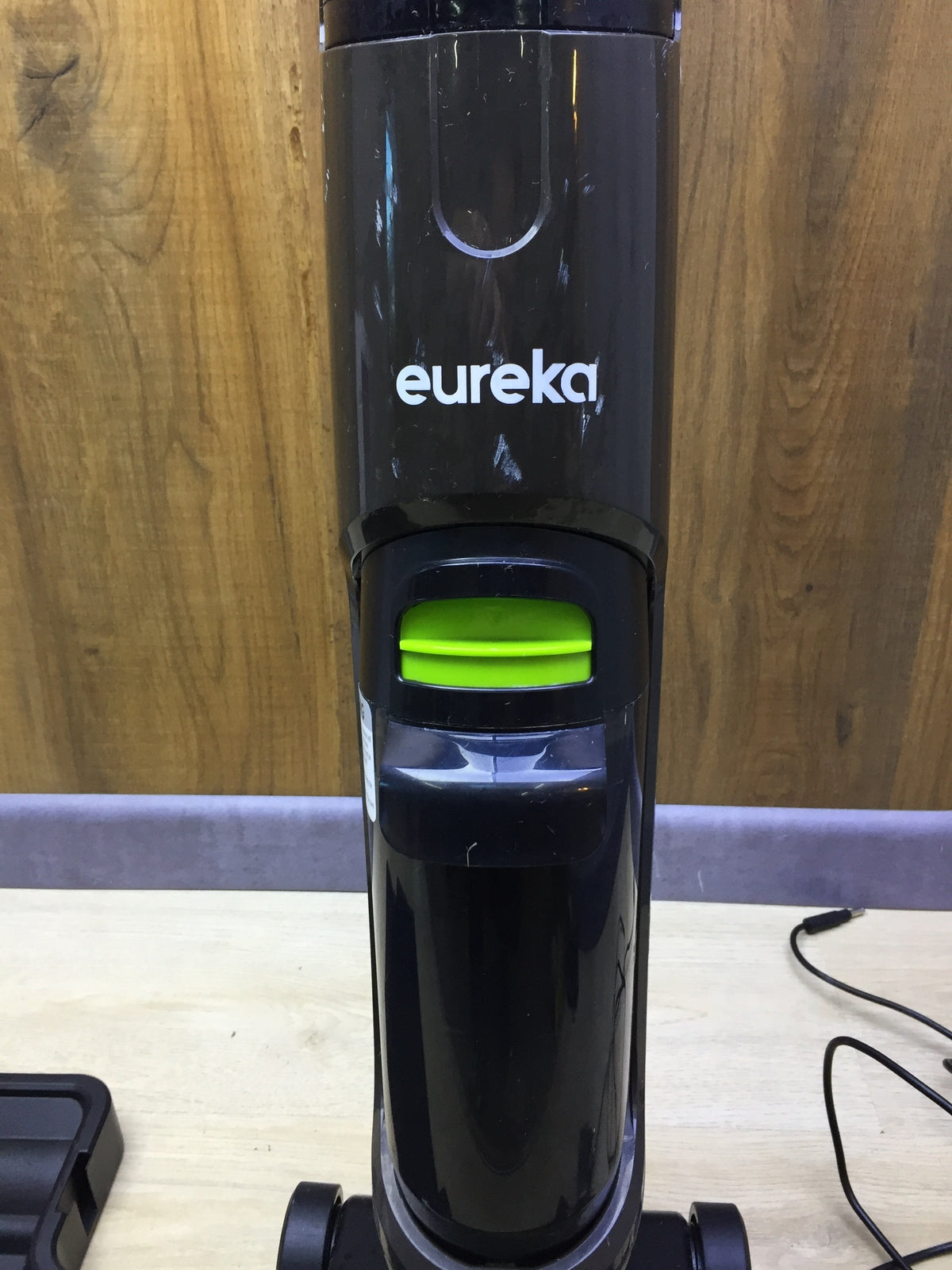 EUREKA NEW400 Cordless Wet/Dry Vacuum Cleaner, I29324