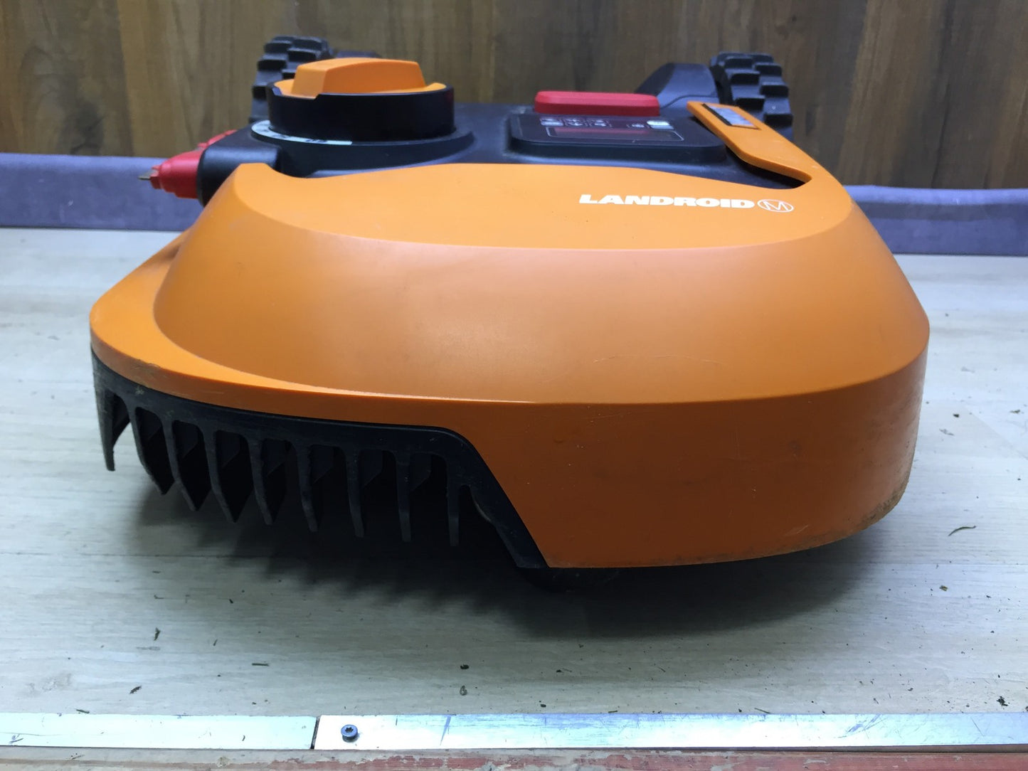 WORX Landroid M700 WR142E robotic lawnmower for gardens up to 700 sqm, I33263