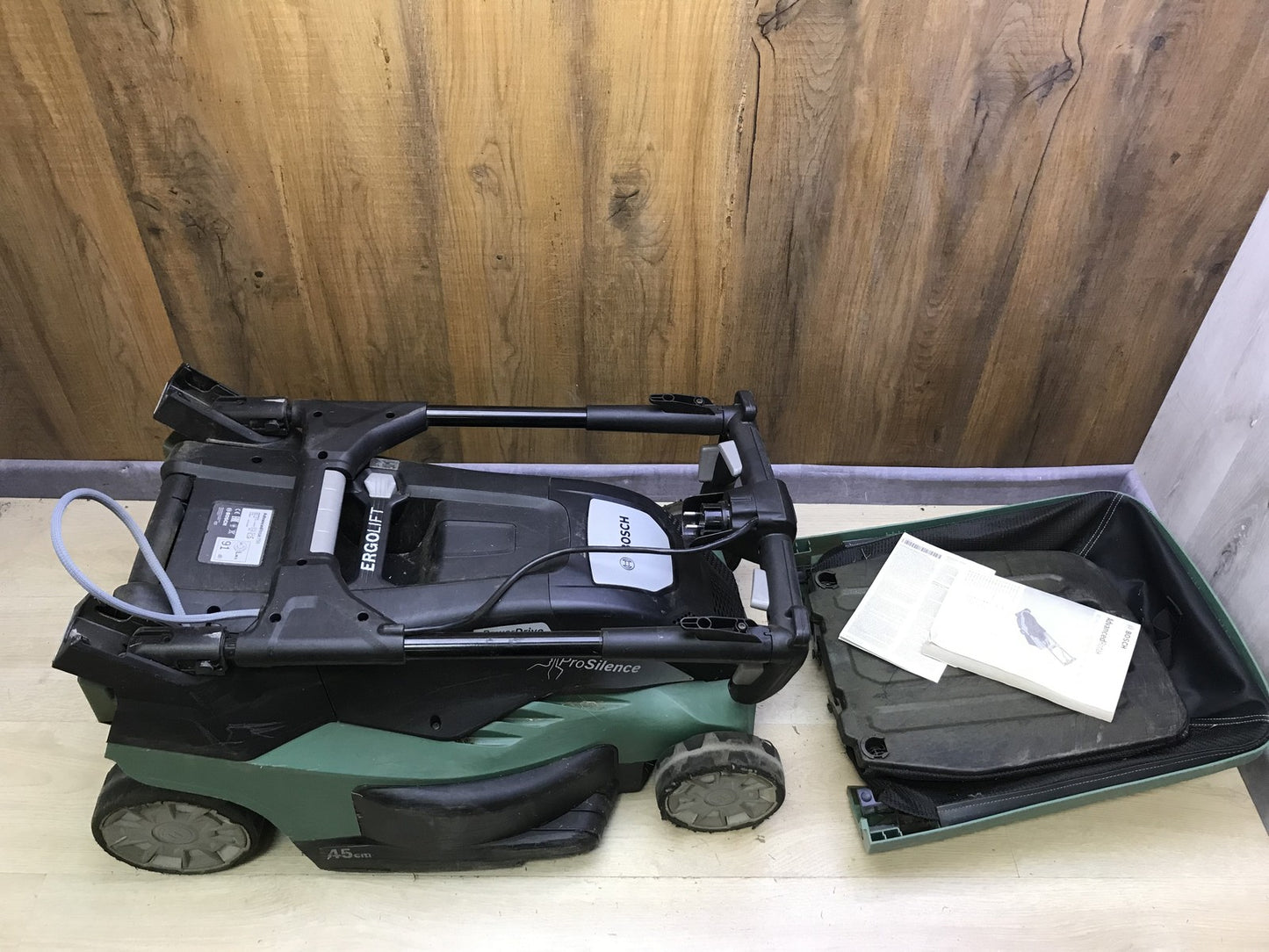 Bosch DIY AdvancedRotak 750 Electric Lawnmower (06008B9305), I33082